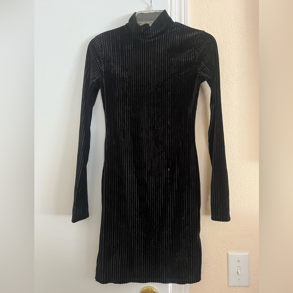 NWT Forever 21 Black Short Party Dress. 
Size S.